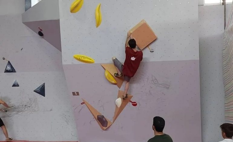  مسابقات بولدرینگ قهرمانی استان گرامیداشت هفته تربیت بدنی