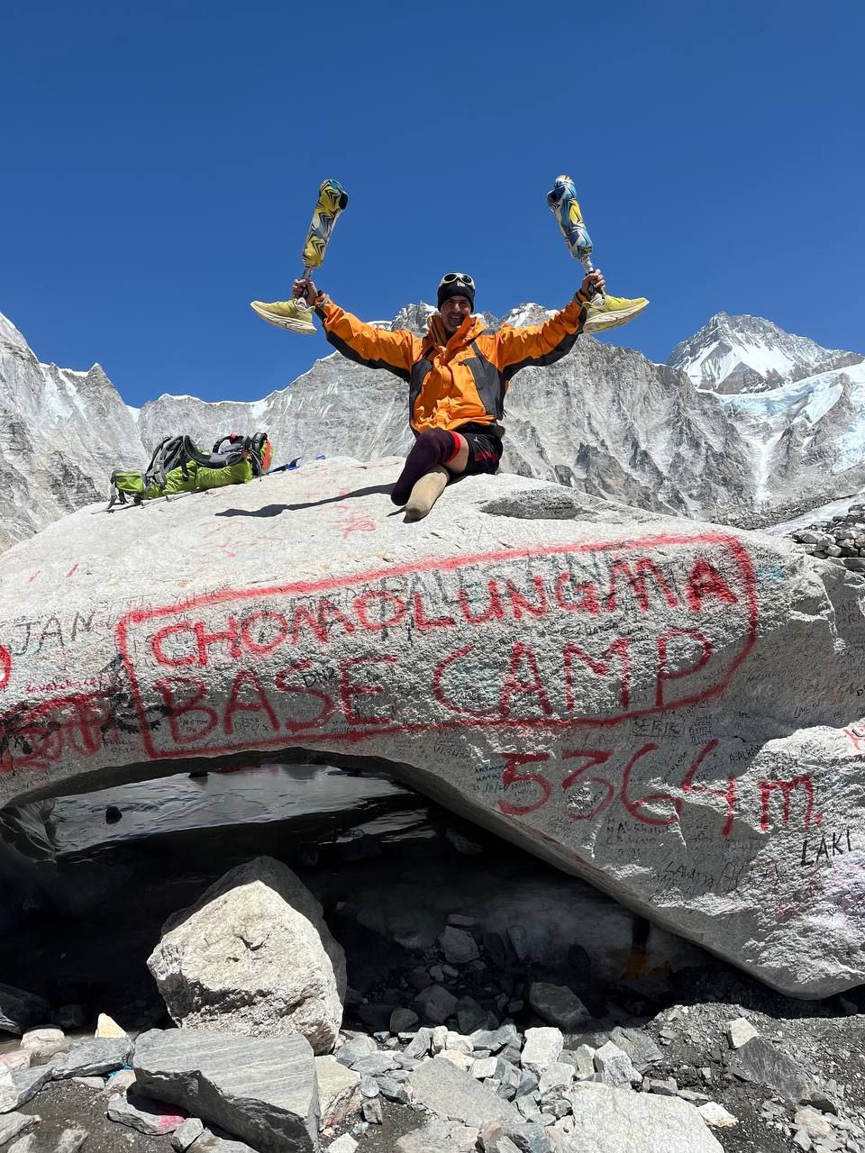  «سجاد سالاروند» کوه‌نورد توانمند و توان‌یاب کشورمان موفق به پیمایش مسیر کمپ اصلی اورست شد