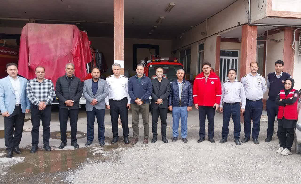 خدا قوت جامعه کوه‌نوردی به آتش نشانان خرم آبادی